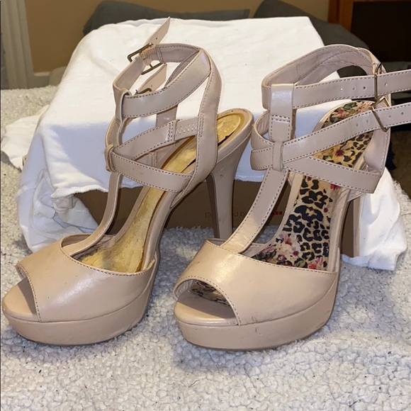 Heels - Picture 2 of 3